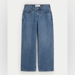 Hollister Curvy Mid-Rise Medium Wash Baggy Jean - 10 Long